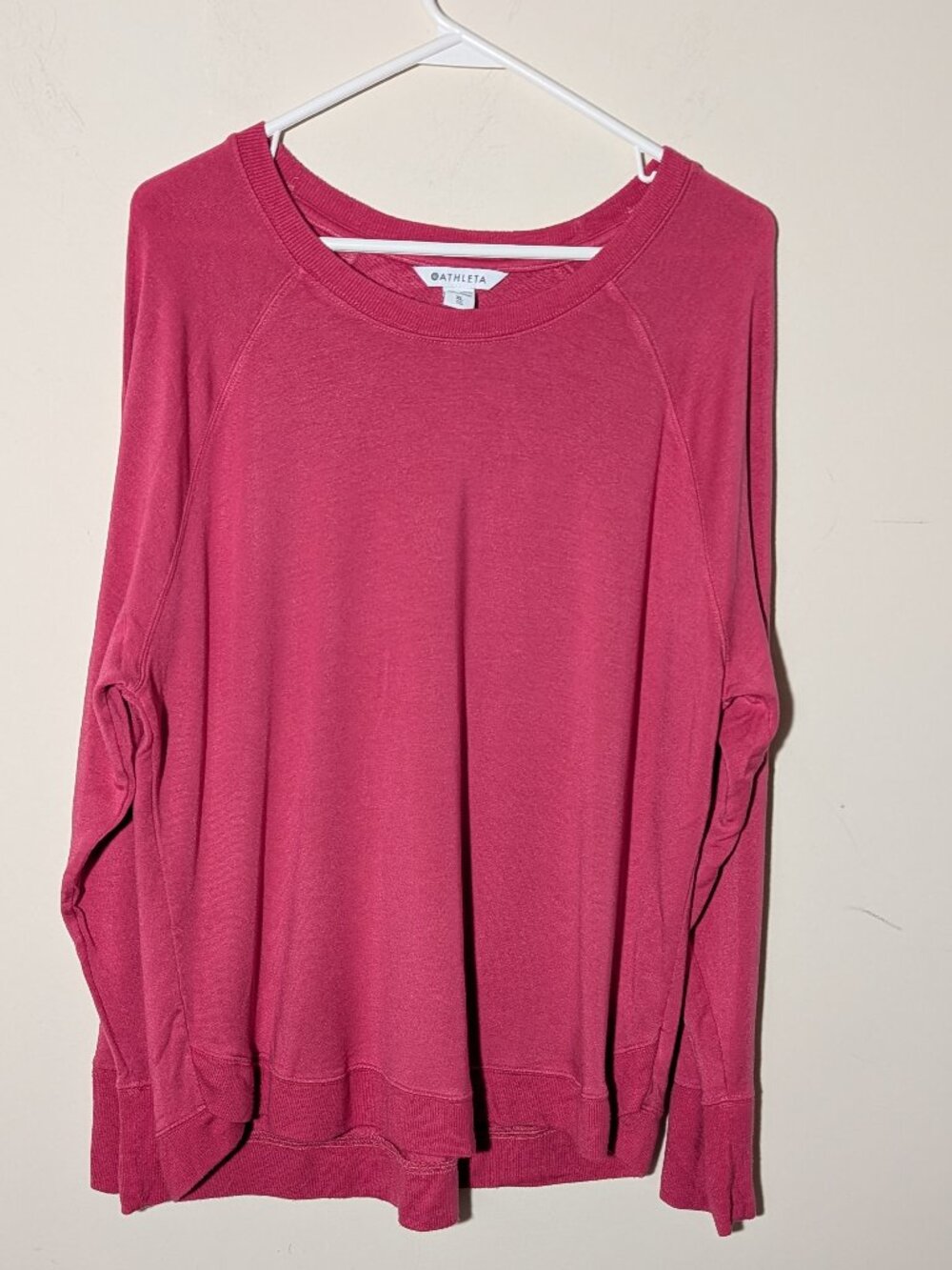 Athleta Crew Neck Long Raglan Sleeves Soft Jersey Tee Size XL Light Red